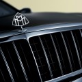 Логотип марки на «носу» Maybach 62: