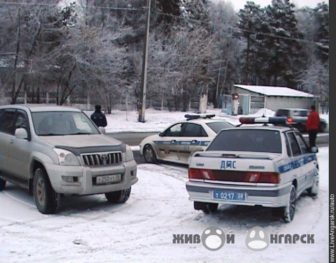 Фото проводимых рейдов около образовательных учреждений