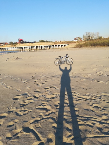 весёлая тень Виктора велосипеднопесочносильнорукая))))))))