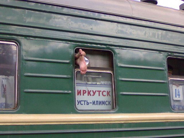 И где ты шлялся до 5 утра? -Ой, не начинай,а.. Шляются гулящие, а я путешествую...))