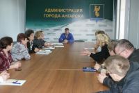 Сегодня заместитель главы города Дмитрий Чернышов провел совещание с представителями собственников жилья 29 микрорайона, дома №1