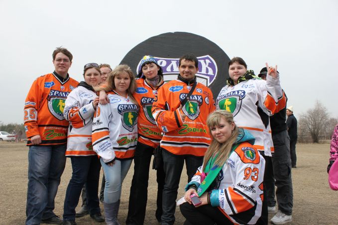 Красный диван))) Фото Andre