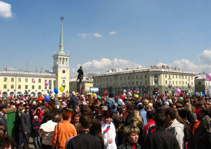  площадь смотрит концерт