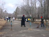 Парк им. 10-летия Ангарска. Субботник 24 апреля 2010 года.