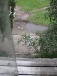 В 95 квартале при ремонте сбрасывали доски...погибла женщина