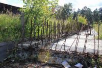 Фундамент крытого хоккейного корта. Ну раз уж ледовая площадка стала не нужнаЮ сделайте что-нибудь другое!!! На пользу город