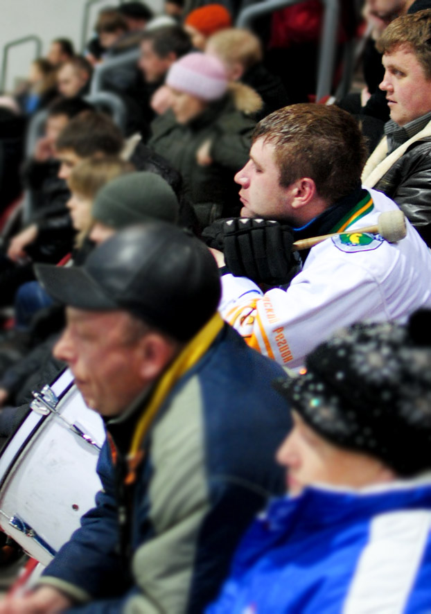 Нелегкая это работа - народ поднимать!