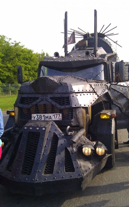 Грузовик mad max, на случай апокалипсиса