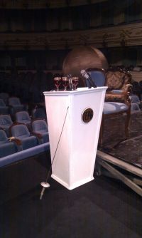 Из Гамлета из реквизита)))) Из Гамлета из реквизита))))