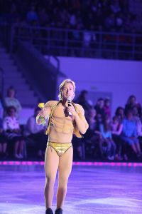 .....готов отдать последнюю рубаху)