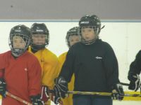 Юные хоккеисты на тренировке