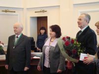 Вручены удостоверения почетных граждан АМО