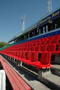 Смолкла праздника шумиха - на трибунах стало тихо Смолкла праздника шумиха - на трибунах стало тихо